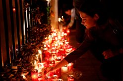 بالصور.. وقفة بالشموع في مالطا لتأبين صحفية شاركت في تحقيقات”بنما بيبرز”