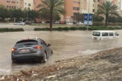 رفع درجة الطوارئ في أبو ظبي بسبب عاصفة رعدية غير مسبوقة
