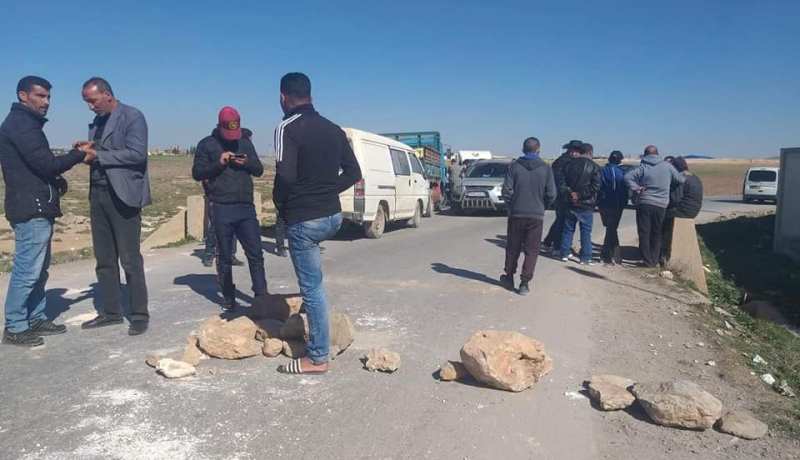 سكان قرية أولاد شبل بسطيف يمنعون شاحنات القمامة من الوصول للمفرغة الفوضوية
