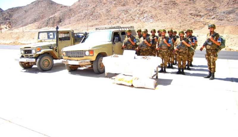 الجيش يحجز 20 قذيفة داخل مخبأ للذخيرة بتمنراست