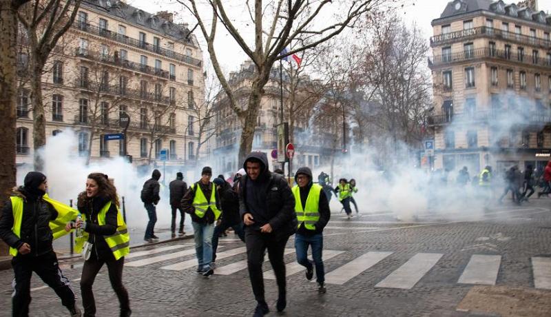 “السترات الصفراء” تتظاهر للسبت الـ14 ومقاضاة أحد رموزها