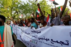 المجلس العسكري السوداني يلغي تجميد نشاطات النقابات المهنية