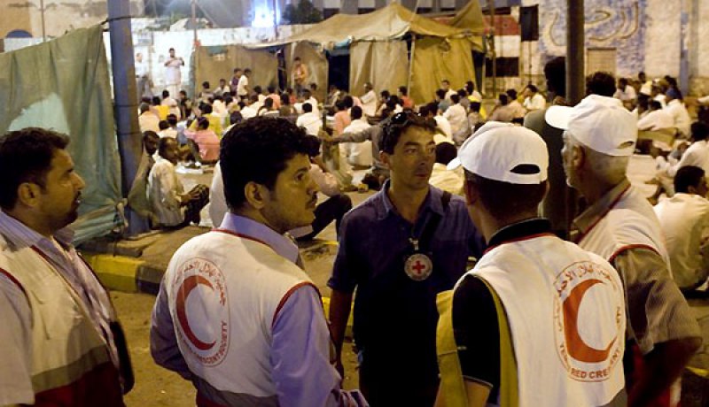 مقتل 4 أشخاص بينهم متطوعين في الهلال الأحمر اليمني جراءغارة للتحالف العربي على تعز