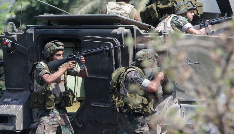 إصابة 7 جنود في تفجيرات انتحارية بشرق لبنان