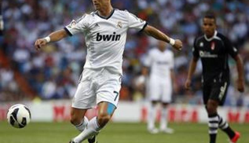 رونالدو يقود ريال مدريد لانتصار على غرناطة ويخرج مصاباً