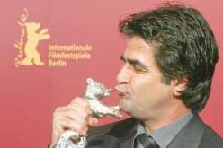 الفيلم الإيراني تاكسي يخطف جائزة الدب الذهبي بمهرجان برلين السينمائي