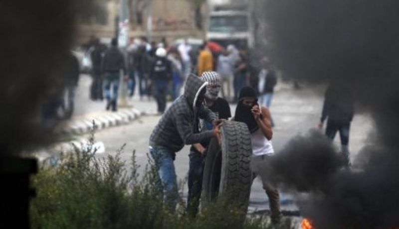 إصابة عدد من الفلسطينيين بجروح في مواجهات مع قوات إسرائيلية في رام الله