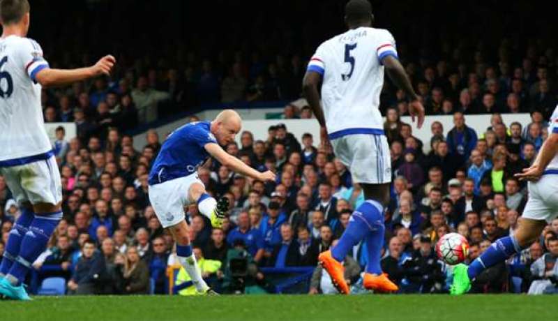 إيفرتون يعمق جراح تشلسي بهاتريك تاريخي