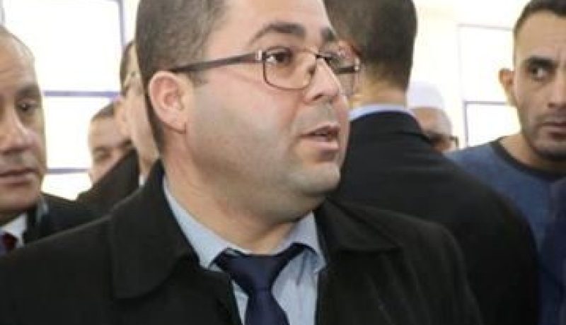 وزير البريد.. “أبقوا في بيوتكم وسنوفر لكم طرقا سهلة لسحب أموالكم”