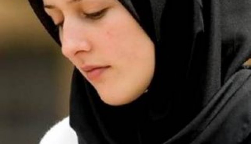 نزعت الحجاب وعاودت ارتداءه.. لكني أخشى خلعه مرة ثانية