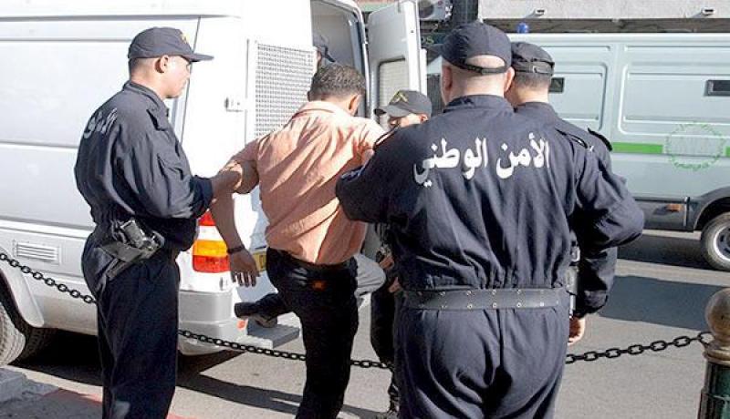 3 أشقاء يبترون أصابع شرطي بعد الاعتداء عليه بسيف «ساموراي» في تيبازة