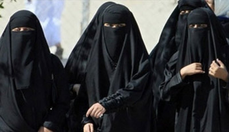 البدء بتطبيق حظر ارتداء النقاب في الاماكن العامة في فرنسا
