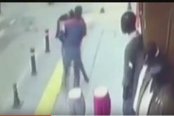 بالفيديو زوج يقتل طليقته بـ 25 طعنة  وسط ذهول المارّة في الشارع