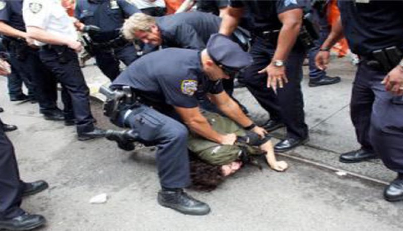 اعتقال أكثر من 400 محتج في أوكلاند الأمريكية