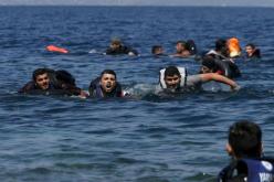 وفاة أربعة لاجئين جراء غرق قارب قبالة جزيرة يونانية