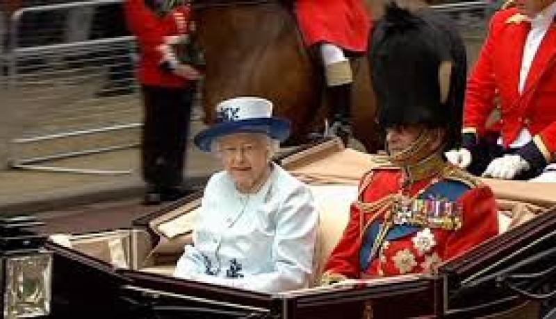 ملكة بريطانيا تحتفل بعيد ميلادها وتنتظر حفيدهاِ