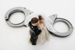 رجل يتزوج بثانية وتتهمه الاولى بانتمائه لداعش