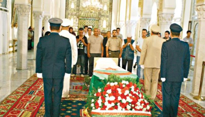 جثمان الرئيس الأسبق الشاذلي بن جديد ينقل الى مقبرة العالية