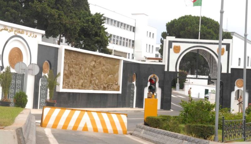 توقيف منتحل شخصية بالرئاسة إبتز إطارات سامية