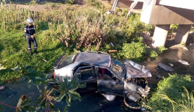 عين تموشنت: 3 جرحى في إنزلاق سيارة وسقوطها من جسر