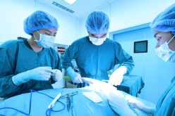 إجراء أول جراحة دماغية في العالم عن بعد 3 آلاف كلم بتقنية “5G”