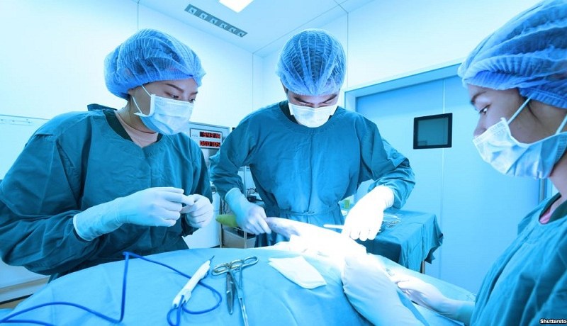 إجراء أول جراحة دماغية في العالم عن بعد 3 آلاف كلم بتقنية “5G”