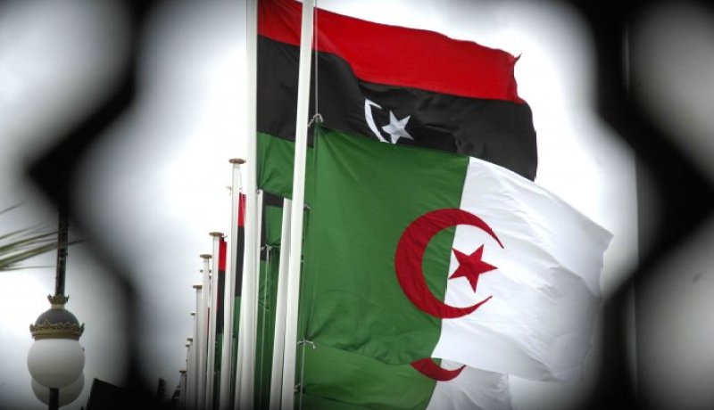 الجزائر تدعو سفارتها وقنصلياتها بتونس  لمساعدة الجزائريين الراغبين في العودة من ليبيا