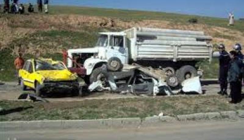 هلاك شخص وإصابة 8 آخرين في حادث مرور بتيسمسيلت