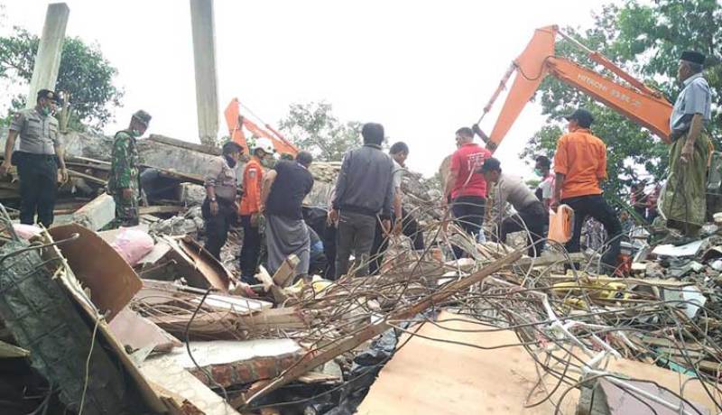 ارتفاع حصيلة ضحايا زلزال أندونيسيا إلى 54 قتيلا