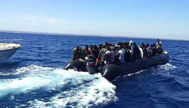 وفاة 8 مهاجرين في البحر المتوسط وإنقاذ 113