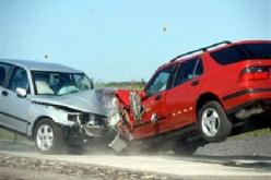 إصابة 8 أشخاص بجروح في حادث اصطدام بين سيارتين