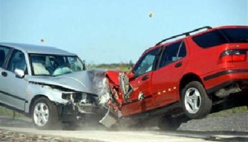 إصابة 8 أشخاص بجروح في حادث اصطدام بين سيارتين