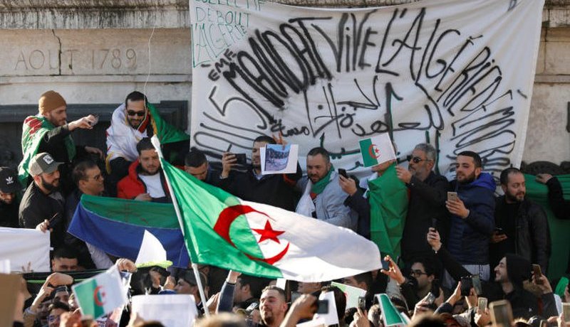 مظاهرات للجالية الجزائرية بفرنسا رافضة لبن صالح ومقترحات الحكومة