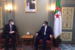 السفير الأمريكي بالجزائر يؤدي زيارة وداع للوزير الاول