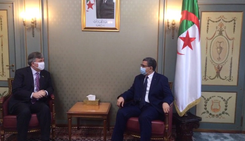 السفير الأمريكي بالجزائر يؤدي زيارة وداع للوزير الاول