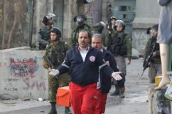 اصابة ثلاثة فلسطينيين بجروح بعد محاولة طعن في الخليل