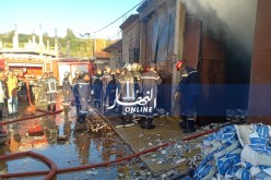 بالصور..حريق مهول يلتهم مستودع لصناعة وتحويل الكارتون بعنابة