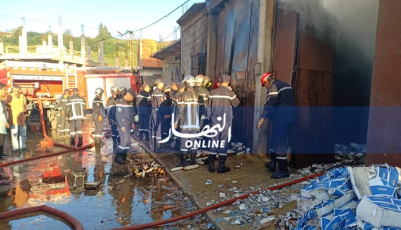 بالصور..حريق مهول يلتهم مستودع لصناعة وتحويل الكارتون بعنابة