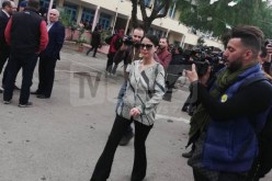 وزيرة البريد هدى ايمان فرعون تدلي بصوتها الإنتخابي