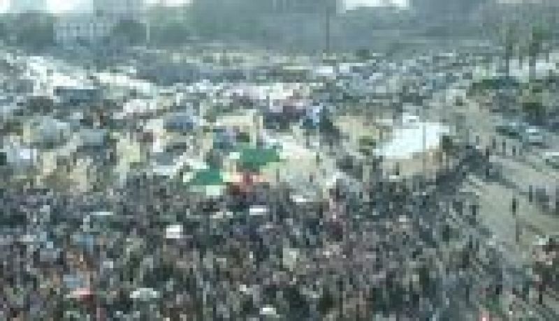 استمرار الاعتصام في ميدان التحرير وسط القاهرة ولجنة الانتخابات مترددة بشأن اعلان النتائج