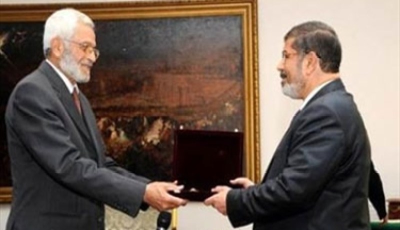 شبكات امريكية: مرسي خرج من معركة الدستور بندبات في وجهه