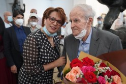 بن دودة تكرم الفنان التشكيلي بشير يلس بمناسبة يوم الفنان