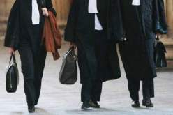 أم لثلاثة أطفال تضرب محامية داخل مكتبها بعد العثور على رسائل عاطفية في هاتف زوجها!