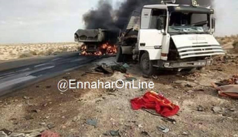 بالفيديو.. إحتراق سائق وإصابة 3 آخرين في حادث إصطدام بين شاحنتين بالوادي
