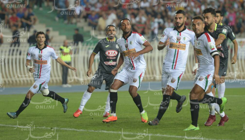 بالصور.. التعادل السلبي يحسم قمة العميد والوفاق في الشوط الأول