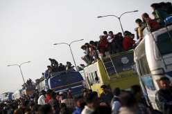 30 قتيلا في حادث سقوط حافلة بأحد أنهار الهند