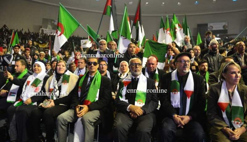 بالصور ..شخصيات سياسية ضمن الحضور الجماهيري بالقاعة البيضاوية