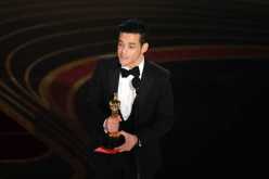 بالصور..موقف محرج لـ”رامي مالك”عند تتويجه بالأوسكار