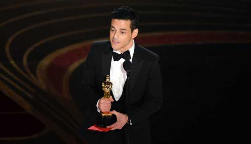 بالصور..موقف محرج لـ”رامي مالك”عند تتويجه بالأوسكار