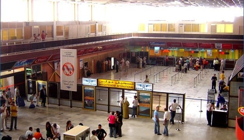 جمارك مطار وهران تضبط 11500 أورو مهربة في جوارب مغترب